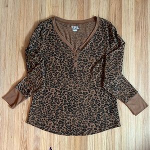 Leopard print henley
